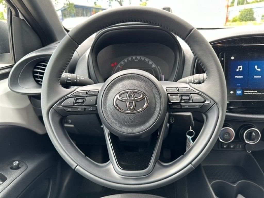 Foto 1 - Aygo X Business Edition, Schneeweiß