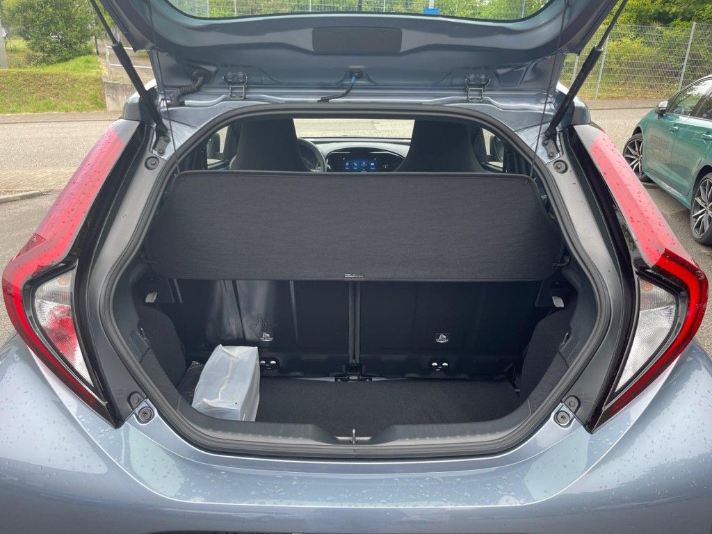 Foto 1 - Aygo X Business Edition (AB7), Celestite grey metallic