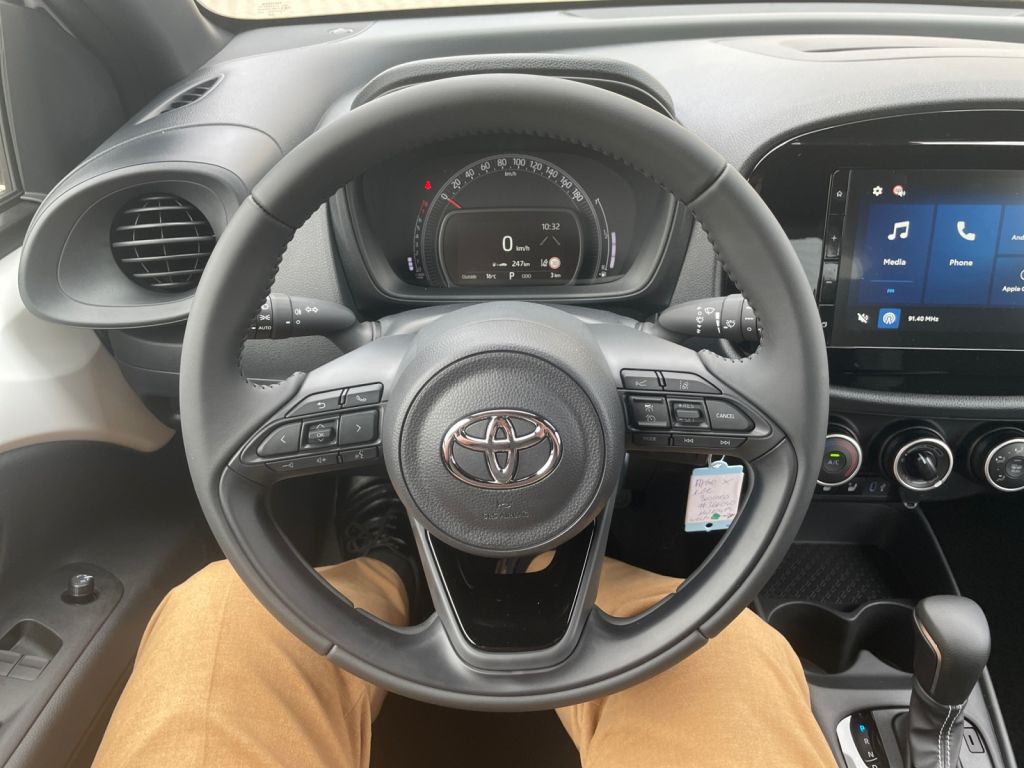 Foto 1 - Aygo X S-CVT Business Edition ST-Line, Schneeweiß