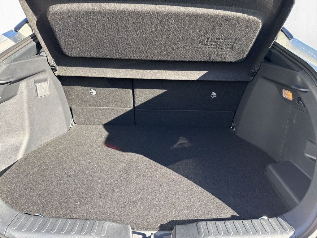 Foto 1 - C-HR 2.0 Plug-in-Hybrid Teamplayer (AX2), Cosmic-silber Metallic/Schwarz